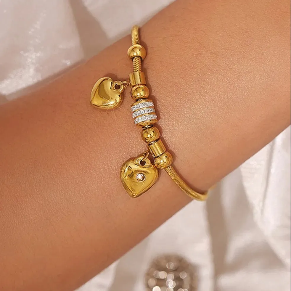 Elegant Gold-Plated Heart Charm Bracelet – A Touch of Timeless Sophistication