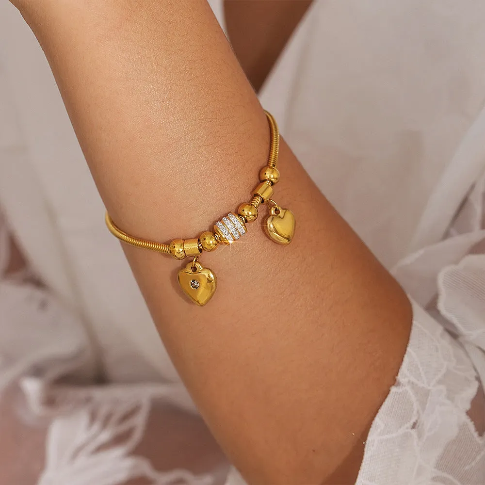 Elegant Gold-Plated Heart Charm Bracelet – A Touch of Timeless Sophistication