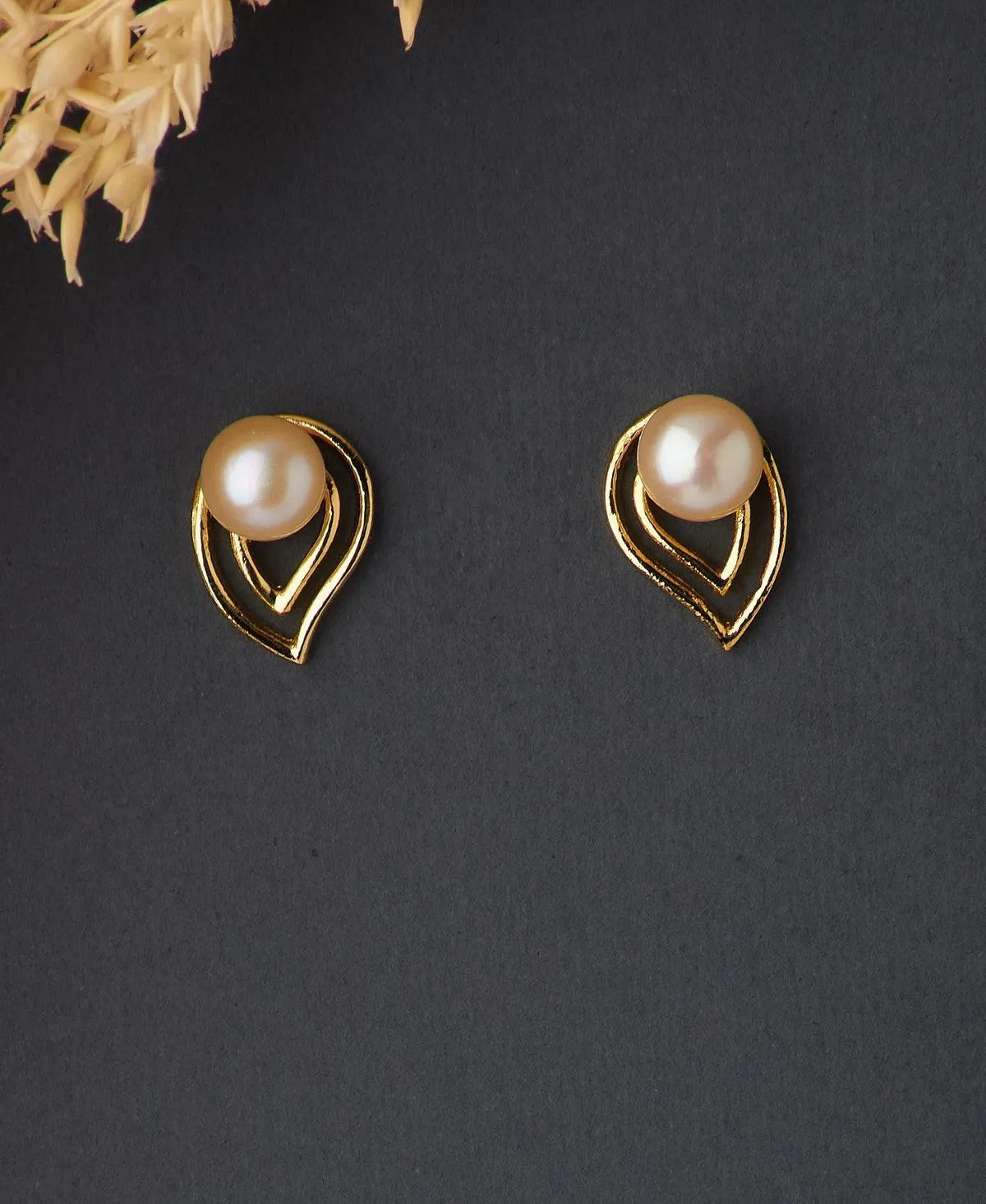 Elegant Stud Pearl Earring