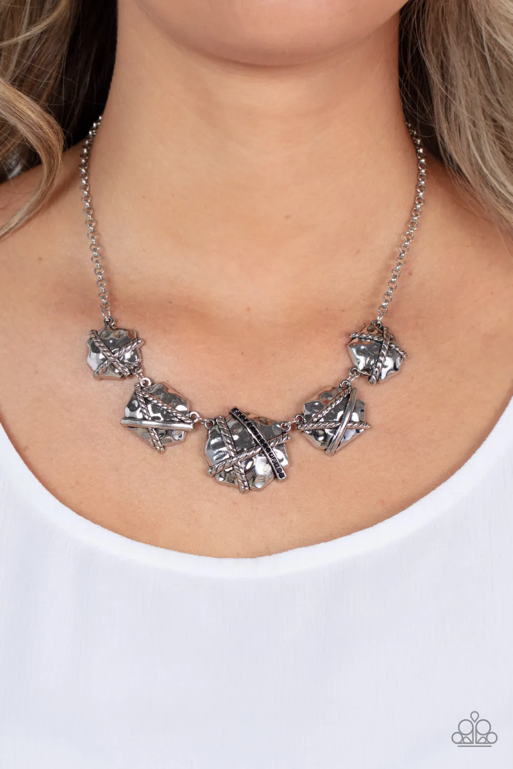 Necklaces Keep Guard - Black N2123