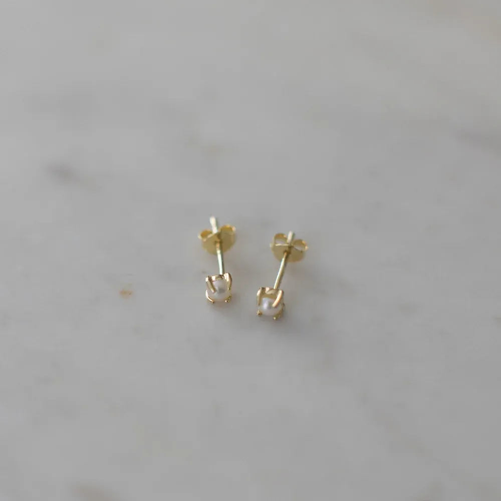 SOPHIE - Mini Pearl Studs - Gold