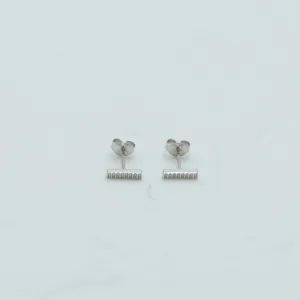 SOPHIE Store Line Bar Studs - Silver