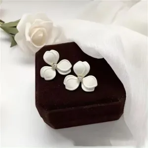 White Floral Stud Korean Earrings - Elegant Flower Design